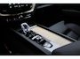 Volvo XC60 T6 Plug-in hybrid AWD Ultra Dark | Luchtvering | Panoramadak | Trekhaak | Verwarmbare voorstoelen en stuurwiel | Verwarmde achterbank | Head-up display | 360 graden camera | Premium audio by Harman Kardon | Adaptieve cruise control & pilot assist | Volledig elektrisch verstelbare stoelen met geheugen