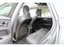 Volvo XC60 T6 Plug-in hybrid AWD Ultra Dark | Luchtvering | Panoramadak | Trekhaak | Verwarmbare voorstoelen en stuurwiel | Verwarmde achterbank | Head-up display | 360 graden camera | Premium audio by Harman Kardon | Adaptieve cruise control & pilot assist | Volledig elektrisch verstelbare stoelen met geheugen