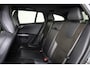 Volvo V60 T3 R-Design - Cruise control - Parkeersensoren achter - Navigatie - Trekhaak - 18' LMV