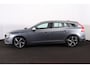 Volvo V60 T3 R-Design - Cruise control - Parkeersensoren achter - Navigatie - Trekhaak - 18' LMV