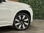 Volvo XC90 T8 AWD Recharge Plus Dark | 360 Camera | Harman Kardon | 455pk | Crystal White | Adaptieve Cruise Control | Stoelverwarming voor+achter | Stuurwielverwarming | Schuifdak | Full LED Meesturende koplampen | Pilot Assist | BLIS Dode Hoek Detectie | Elektrische voorstoelen geheugen | Lederen bekleding | Zitting verlenging voorstoelen | Lederen dashboard | 21 Inch | Google Infotainment | Keyless Drive | Privacy Glass | Elektrisch bedienbare achterklep | Geïntegreerd kinderzitje achterin | Geïntegreerde zongordijnen achterportieren | Verlichte instaplijsten | 7-Persoons | 4-Zone Climate Control | DAB Radio | Apple Carplay/Android Auto | Crystal White Metallic |