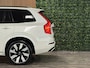 Volvo XC90 T8 AWD Recharge Plus Dark | 360 Camera | Harman Kardon | 455pk | Crystal White | Adaptieve Cruise Control | Stoelverwarming voor+achter | Stuurwielverwarming | Schuifdak | Full LED Meesturende koplampen | Pilot Assist | BLIS Dode Hoek Detectie | Elektrische voorstoelen geheugen | Lederen bekleding | Zitting verlenging voorstoelen | Lederen dashboard | 21 Inch | Google Infotainment | Keyless Drive | Privacy Glass | Elektrisch bedienbare achterklep | Geïntegreerd kinderzitje achterin | Geïntegreerde zongordijnen achterportieren | Verlichte instaplijsten | 7-Persoons | 4-Zone Climate Control | DAB Radio | Apple Carplay/Android Auto | Crystal White Metallic |