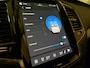 Volvo XC90 T8 AWD Recharge Plus Dark | 360 Camera | Harman Kardon | 455pk | Crystal White | Adaptieve Cruise Control | Stoelverwarming voor+achter | Stuurwielverwarming | Schuifdak | Full LED Meesturende koplampen | Pilot Assist | BLIS Dode Hoek Detectie | Elektrische voorstoelen geheugen | Lederen bekleding | Zitting verlenging voorstoelen | Lederen dashboard | 21 Inch | Google Infotainment | Keyless Drive | Privacy Glass | Elektrisch bedienbare achterklep | Geïntegreerd kinderzitje achterin | Geïntegreerde zongordijnen achterportieren | Verlichte instaplijsten | 7-Persoons | 4-Zone Climate Control | DAB Radio | Apple Carplay/Android Auto | Crystal White Metallic |