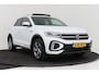 Volkswagen T-Roc 1.5 TSI R-Line | Trekhaak | Panoramadak | Digital Cockpit | CarPlay | Camera | Stoelverwarming |