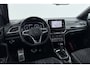Volkswagen T-Roc 1.5 TSI R-Line | Trekhaak | Panoramadak | Digital Cockpit | CarPlay | Camera | Stoelverwarming |