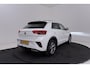 Volkswagen T-Roc 1.5 TSI R-Line | Trekhaak | Panoramadak | Digital Cockpit | CarPlay | Camera | Stoelverwarming |