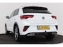 Volkswagen T-Roc 1.5 TSI R-Line | Trekhaak | Panoramadak | Digital Cockpit | CarPlay | Camera | Stoelverwarming |