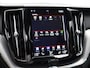 Volvo XC60 B5 250PK Mild Hybrid R-Design / Panoramisch Dak / Harman Kardon / 360gr Camera / Parkeerverwarming / Trekhaak / Head Up / BLIS / Adaptive Cruise / 4 Zone Climate Control /