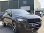 Volvo XC60 2.0 T8 Plug-in hybrid AWD Plus Dark VAN: 52.900,- VOOR: 50.877,-,- UW HERFSTVOORDEEL: 2.023,-| LUCHTVERING| PANO| HARMAN KARDON| MEMORY STOELEN| ACHTERBANK VERWARMD| HUD| 360 CAMERA| RECENT ONDERHOUD GEHAD BIJ VOLVO DEALER\ FABRIEKSGARANTIE|