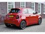 Fiat 500e 42KWh La Prima/ SOH 95%/Panoramadak/Leer/Verwarmde stoelen/Apple car play/JBL Speakers Wij zijn op afspraak geopend! Graag bellen voor uw komst.