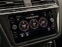 Volkswagen Tiguan 2.0 TSI 4Motion R-LINE 220PK | ACC | Pano | Stoelmassage | 20 inch | Stoel/Stuurverwarming | Achteruitrijcamera | Apple Carplay |