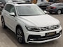 Volkswagen Tiguan 2.0 TSI 4Motion R-LINE 220PK | ACC | Pano | Stoelmassage | 20 inch | Stoel/Stuurverwarming | Achteruitrijcamera | Apple Carplay |