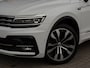 Volkswagen Tiguan 2.0 TSI 4Motion R-LINE 220PK | ACC | Pano | Stoelmassage | 20 inch | Stoel/Stuurverwarming | Achteruitrijcamera | Apple Carplay |