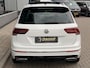 Volkswagen Tiguan 2.0 TSI 4Motion R-LINE 220PK | ACC | Pano | Stoelmassage | 20 inch | Stoel/Stuurverwarming | Achteruitrijcamera | Apple Carplay |
