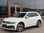 Volkswagen Tiguan 2.0 TSI 4Motion R-LINE 220PK | ACC | Pano | Stoelmassage | 20 inch | Stoel/Stuurverwarming | Achteruitrijcamera | Apple Carplay |