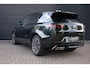 Land Rover Range Rover Sport P460e Dynamic SE | NP € 138.713,- | Britisch Racing Green Wrap | Schuifkanteldak | 23'' | Trekhaak | Softclose