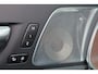Volvo XC60 T8 Recharge AWD Ultimate Dark - Panorama/schuifdak - IntelliSafe Assist & Surround - 360º Camera - Bowers & Wilkins audio - Adaptieve LED koplampen - Verwarmde voorstoelen, stuur & achterbank - Parkeersensoren voor & achter - Elektr. bedienb. voorstoelen met geheugen - Geventileerde voorstoelen - Head up display - Draadloze tel. lader - Standkachel - Extra getint glas - 20' LMV