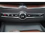 Volvo XC60 T8 Recharge AWD Ultimate Dark - Panorama/schuifdak - IntelliSafe Assist & Surround - 360º Camera - Bowers & Wilkins audio - Adaptieve LED koplampen - Verwarmde voorstoelen, stuur & achterbank - Parkeersensoren voor & achter - Elektr. bedienb. voorstoelen met geheugen - Geventileerde voorstoelen - Head up display - Draadloze tel. lader - Standkachel - Extra getint glas - 20' LMV