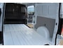 Ford E-Transit Custom 340 L2H1 'Limited' 71kWh-160kWh/218pk ELEKTRISCH ! Juni 2026, slechts 1.500km ! Trekgewicht 2.300kg. Autm. airco, stoel-, stuur-, spiegel- en voorraamverw., navigatie, telefoonvoorb., 3-zits, lane- en side assist, 360gr. camera etc.