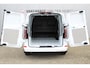 Ford E-Transit Custom 340 L2H1 'Limited' 71kWh-160kWh/218pk ELEKTRISCH ! Juni 2026, slechts 1.500km ! Trekgewicht 2.300kg. Autm. airco, stoel-, stuur-, spiegel- en voorraamverw., navigatie, telefoonvoorb., 3-zits, lane- en side assist, 360gr. camera etc.