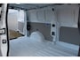 Ford E-Transit Custom 340 L2H1 'Limited' 71kWh-160kWh/218pk ELEKTRISCH ! Juni 2026, slechts 1.500km ! Trekgewicht 2.300kg. Autm. airco, stoel-, stuur-, spiegel- en voorraamverw., navigatie, telefoonvoorb., 3-zits, lane- en side assist, 360gr. camera etc.