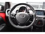 Toyota Aygo 1.0 VVT-i x-joy Automaat Nederlandse auto/Apple carplay/Achteruitrijcamera/Climate control/DAB Radio/Licht metalen velgen