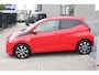 Toyota Aygo 1.0 VVT-i x-joy Automaat Nederlandse auto/Apple carplay/Achteruitrijcamera/Climate control/DAB Radio/Licht metalen velgen