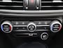 Alfa Romeo Giulia 2.0T Sprint Veloce Interieur | Panoramadak | Afneembare Trekhaak | 19" Licht Metalen Velgen | Camera | Dodehoekbewaking | Apple Carplay/Android Auto | Cruise Control Adaptief | Drive Assist