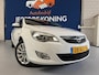 Opel Astra 1.4 Turbo Cosmo / bj.2011 / kleur: wit / 5 deurs / navigatie / trekhaak / sportvelgen / APK 03/2027 / NAP 259731 km.
