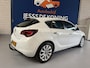 Opel Astra 1.4 Turbo Cosmo / bj.2011 / kleur: wit / 5 deurs / navigatie / trekhaak / sportvelgen / APK 03/2027 / NAP 259731 km.