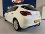Opel Astra 1.4 Turbo Cosmo / bj.2011 / kleur: wit / 5 deurs / navigatie / trekhaak / sportvelgen / APK 03/2027 / NAP 259731 km.
