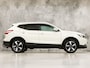 Nissan Qashqai 1.2 N-Connecta (PANORAMADAK, NAVIGATIE, 360 CAMERA, GETINT GLAS, SPORTSTOELEN, CRUISE, TREKHAAK, NIEUWSTAAT)