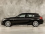 BMW 1-Serie 118i M Sport High Executive Automaat (VIRTUAL COCKPIT, M PAKKET, NAVIGATIE, LEDER, SPORTSTOELEN, STOELVERWARMING, CRUISE, NIEUWE APK, NIEUWSTAAT)