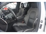 Volvo V60 2.0 B3 R-Design | Navigatie | Sportstoelen | Full LED | Pilot Assist | Camera | NL auto!! |