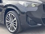 BMW X1 xDrive30e / Dealer onderhouden / Accu SoH 96 % / M-SPORT / 240 KW Plug In / 1.800 kg Elektrische trekhaak / Leder / HUD / Camera 360° / Stuur- & stoelverwarming / Navi / Apple Carplay Android / 18" LM wielen /