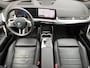 BMW X1 xDrive30e / Dealer onderhouden / Accu SoH 96 % / M-SPORT / 240 KW Plug In / 1.800 kg Elektrische trekhaak / Leder / HUD / Camera 360° / Stuur- & stoelverwarming / Navi / Apple Carplay Android / 18" LM wielen /
