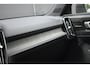 Volvo XC40 T3 Inscription | Panoramisch Schuif-/Kanteldak | Harman Kardon Premium Sound | Elektrisch verstelbare voorstoelen | Memory op bestuurdersstoel | 19 inch Lichtmetalen velgen | Lederen interieur | All Season banden | Parkeercamera Achter | BLIS | Adaptieve Cruise Control | Climate Control | Stoel-/ Stuurwielverwarming | Elektrische kofferklep |