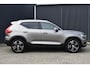 Volvo XC40 T3 Inscription | Panoramisch Schuif-/Kanteldak | Harman Kardon Premium Sound | Elektrisch verstelbare voorstoelen | Memory op bestuurdersstoel | 19 inch Lichtmetalen velgen | Lederen interieur | All Season banden | Parkeercamera Achter | BLIS | Adaptieve Cruise Control | Climate Control | Stoel-/ Stuurwielverwarming | Elektrische kofferklep |