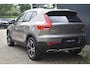 Volvo XC40 T3 Inscription | Panoramisch Schuif-/Kanteldak | Harman Kardon Premium Sound | Elektrisch verstelbare voorstoelen | Memory op bestuurdersstoel | 19 inch Lichtmetalen velgen | Lederen interieur | All Season banden | Parkeercamera Achter | BLIS | Adaptieve Cruise Control | Climate Control | Stoel-/ Stuurwielverwarming | Elektrische kofferklep |