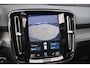 Volvo XC40 T3 Inscription | Panoramisch Schuif-/Kanteldak | Harman Kardon Premium Sound | Elektrisch verstelbare voorstoelen | Memory op bestuurdersstoel | 19 inch Lichtmetalen velgen | Lederen interieur | All Season banden | Parkeercamera Achter | BLIS | Adaptieve Cruise Control | Climate Control | Stoel-/ Stuurwielverwarming | Elektrische kofferklep |