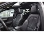 Volvo XC40 T3 Inscription | Panoramisch Schuif-/Kanteldak | Harman Kardon Premium Sound | Elektrisch verstelbare voorstoelen | Memory op bestuurdersstoel | 19 inch Lichtmetalen velgen | Lederen interieur | All Season banden | Parkeercamera Achter | BLIS | Adaptieve Cruise Control | Climate Control | Stoel-/ Stuurwielverwarming | Elektrische kofferklep |