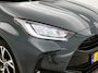 Toyota Yaris 1.5 Hybrid 115 Dynamic Comfort Pack | BTW voertuig | Dodehoek detectie | Stoel+stuurverwarming | Parkeersensoren voor+achter | Draadloze telefoonlader | Navigatie | Apple CarPlay/Android Auto | Buy n Drive!
