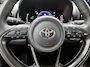 Toyota Yaris 1.5 Hybrid 115 Dynamic Comfort Pack | BTW voertuig | Dodehoek detectie | Stoel+stuurverwarming | Parkeersensoren voor+achter | Draadloze telefoonlader | Navigatie | Apple CarPlay/Android Auto | Buy n Drive!