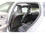 Volvo V60 2.0 T8 Plug-in hybrid AWD Plus Dark | Panoramadak | Trekhaak | Verwarmbare voorstoelen en stuurwiel | Verwarmde achterbank | Head-up display | 360 graden camera | Premium audio by Harman Kardon | Adaptieve cruise control & pilot assist | Volledig elektrisch verstelbare stoelen met geheugen | Apple carplay/Android auto