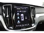 Volvo V60 2.0 T8 Plug-in hybrid AWD Plus Dark | Panoramadak | Trekhaak | Verwarmbare voorstoelen en stuurwiel | Verwarmde achterbank | Head-up display | 360 graden camera | Premium audio by Harman Kardon | Adaptieve cruise control & pilot assist | Volledig elektrisch verstelbare stoelen met geheugen | Apple carplay/Android auto