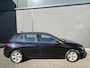Volkswagen Golf 1.0 TSI Life Airco - Apple carplay - Parkeersensoren - Navigatie - Draadloze telefoonlader - Licht metalen velgen 16 inch - Keyless start - Led verlichting - Radio - Bluetooth - Cruise control - Centrale vergrendeling met afstandsbediening - Start/stop systeem - Stuur leder - Stuur multifunctioneel