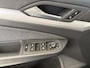 Volkswagen Golf 1.0 TSI Life Airco - Apple carplay - Parkeersensoren - Navigatie - Draadloze telefoonlader - Licht metalen velgen 16 inch - Keyless start - Led verlichting - Radio - Bluetooth - Cruise control - Centrale vergrendeling met afstandsbediening - Start/stop systeem - Stuur leder - Stuur multifunctioneel