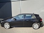 Volkswagen Golf 1.0 TSI Life Airco - Apple carplay - Parkeersensoren - Navigatie - Draadloze telefoonlader - Licht metalen velgen 16 inch - Keyless start - Led verlichting - Radio - Bluetooth - Cruise control - Centrale vergrendeling met afstandsbediening - Start/stop systeem - Stuur leder - Stuur multifunctioneel
