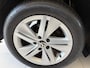 Volkswagen Golf 1.0 TSI Life Airco - Apple carplay - Parkeersensoren - Navigatie - Draadloze telefoonlader - Licht metalen velgen 16 inch - Keyless start - Led verlichting - Radio - Bluetooth - Cruise control - Centrale vergrendeling met afstandsbediening - Start/stop systeem - Stuur leder - Stuur multifunctioneel