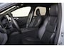 Volvo XC60 T8 Recharge AWD Ultra Black Edition Exec - Luchtvering - Panorama/schuifdak - IntelliSafe Assist & Surround - 360º Camera - Bowers & Wilkins audio - Adaptieve LED koplampen - Verwarmde voorstoelen, stuur & achterbank - Parkeersensoren voor & achter - Elektr. bedienb. voorstoelen met geheugen - Head up display - Draadloze tel. lader - Extra getint glas - Inklapbare trekhaak - 22' LMV